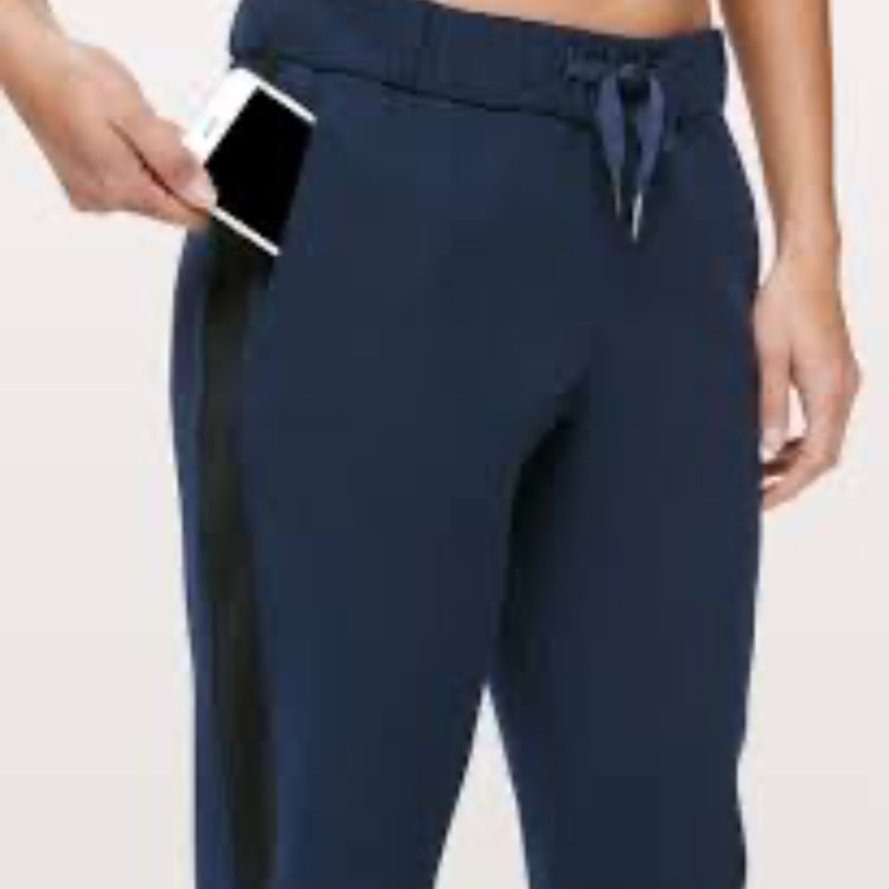 NWT Lululemon On The Fly Woven Track Pants - Picture 4 of 4